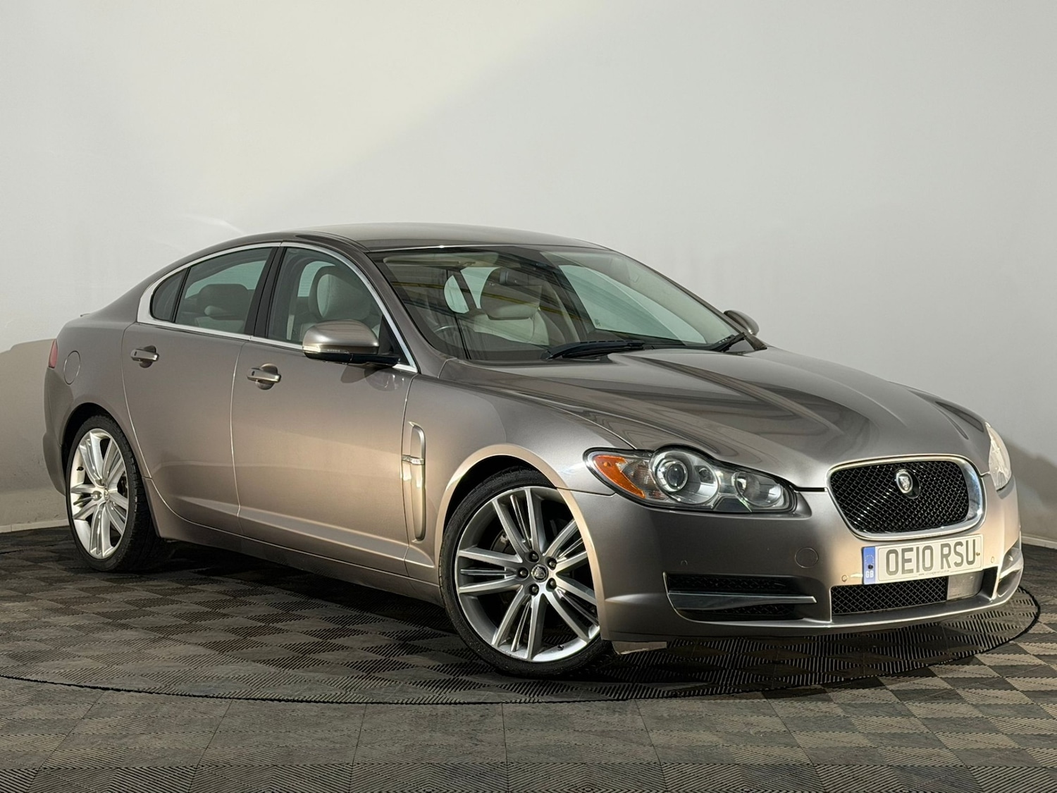Used Jaguar XF 2010 for sale - 76297247: Photo 1