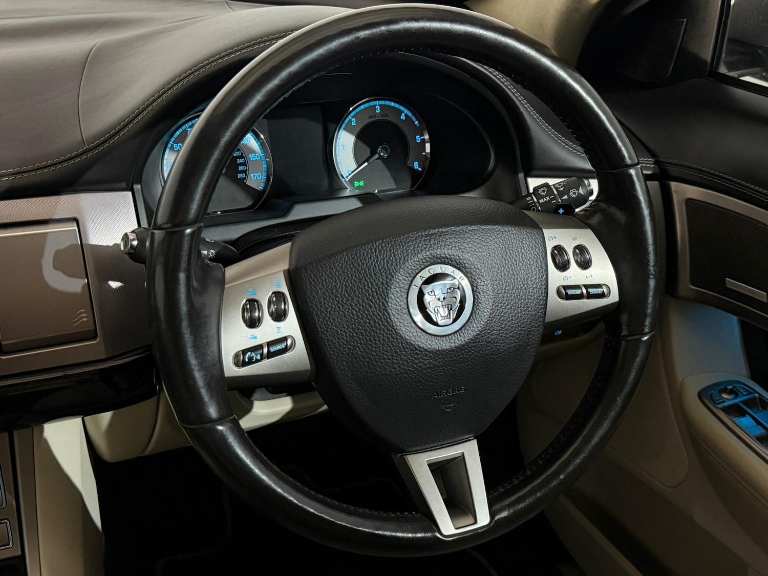 Used Jaguar XF 2010 for sale - 76297247: Photo 12