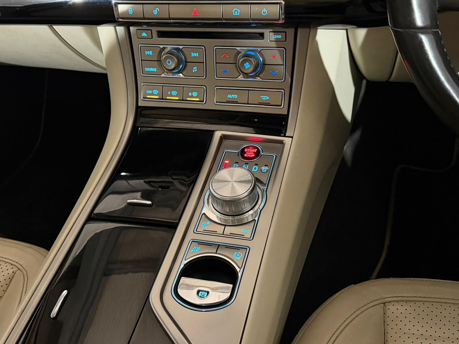 Used Jaguar XF 2010 for sale - 76297247: Photo 14