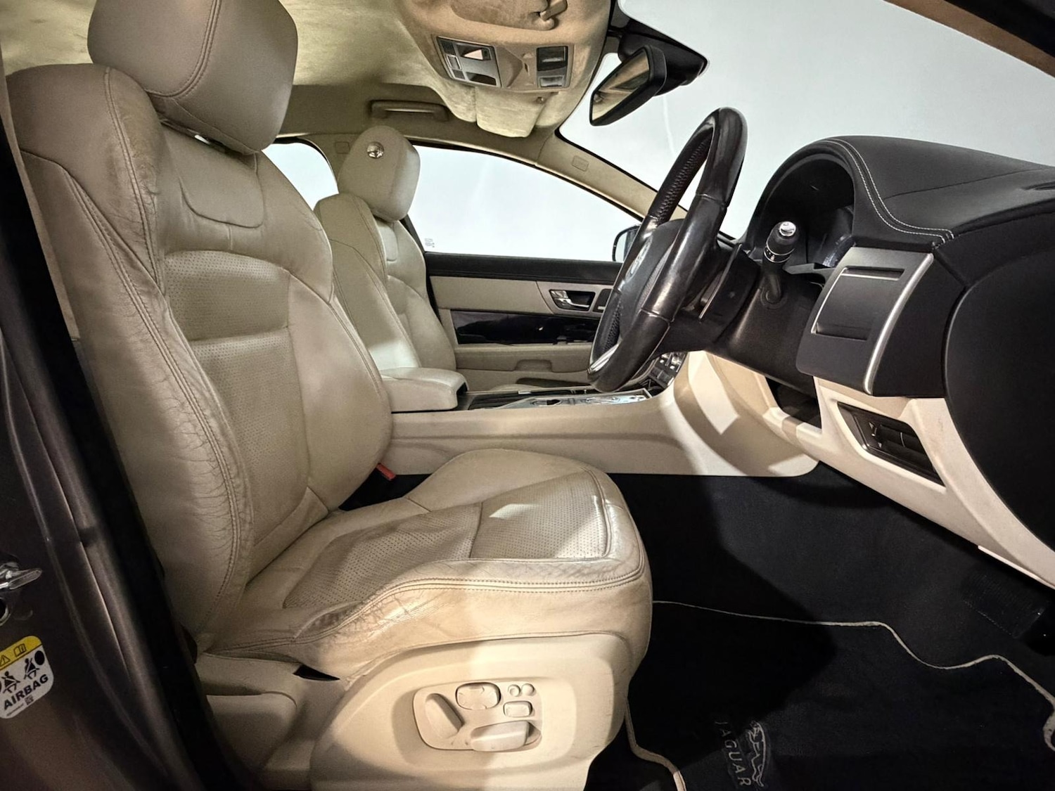 Used Jaguar XF 2010 for sale - 76297247: Photo 15