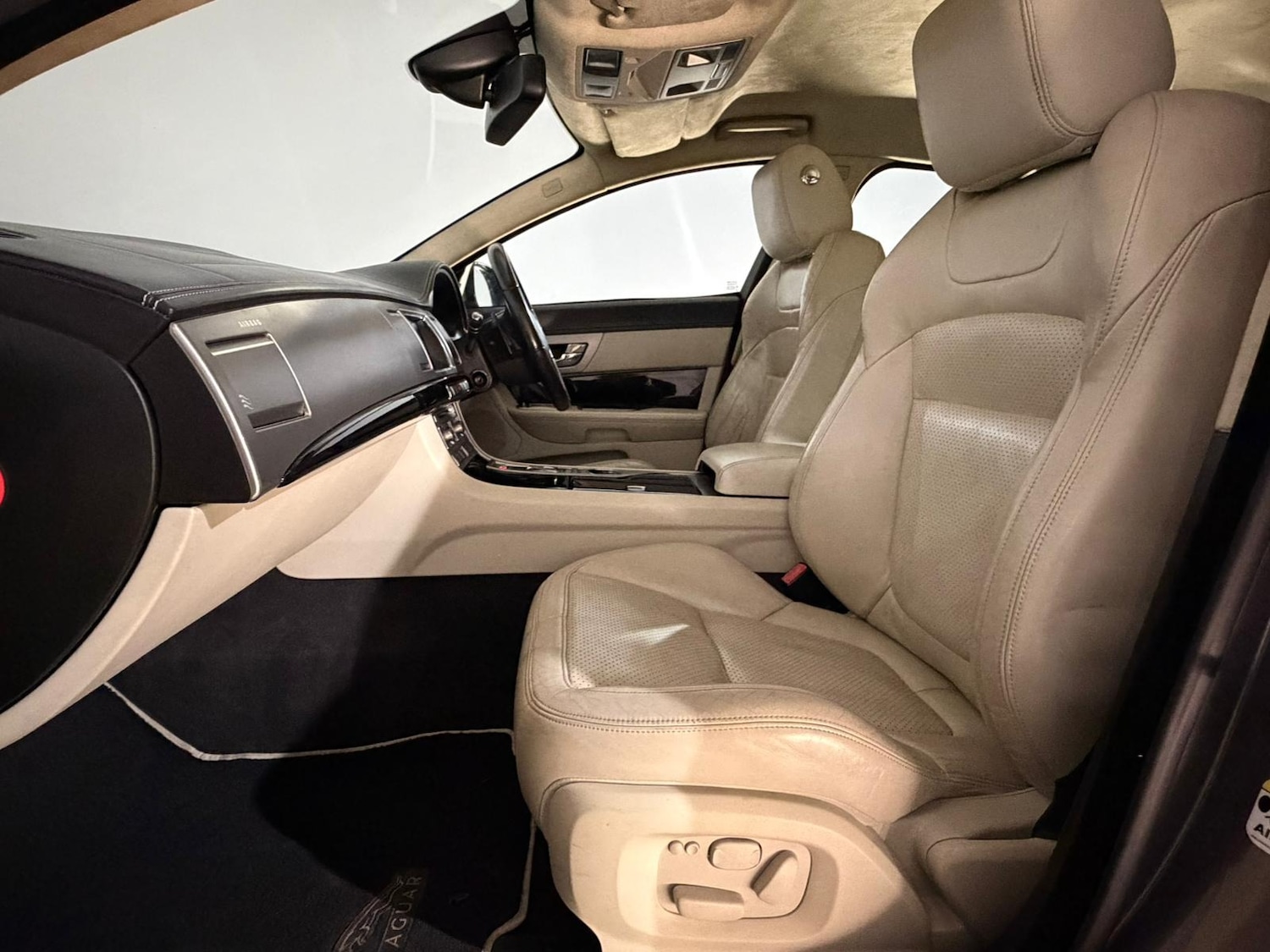 Used Jaguar XF 2010 for sale - 76297247: Photo 16