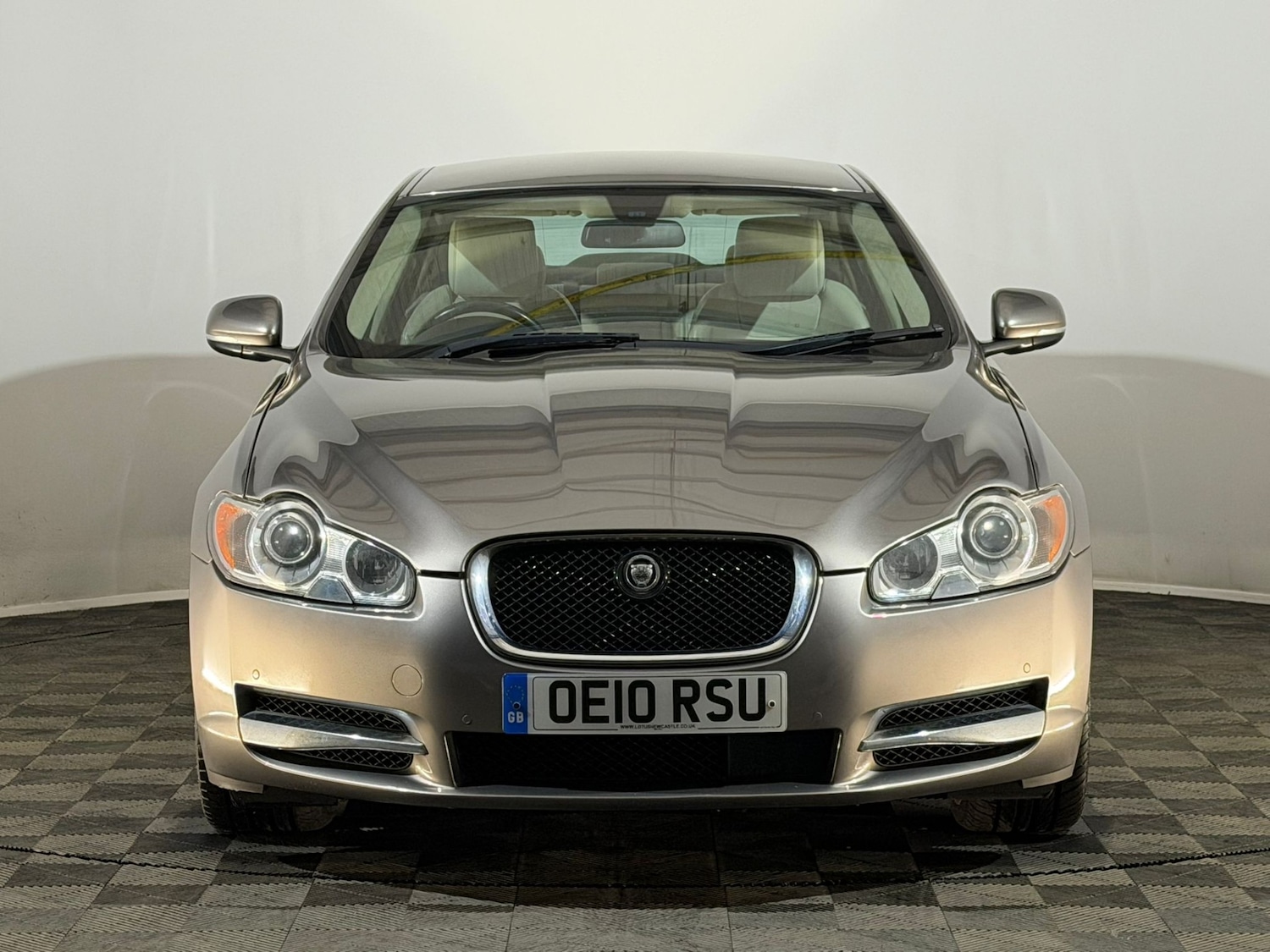 Used Jaguar XF 2010 for sale - 76297247: Photo 2