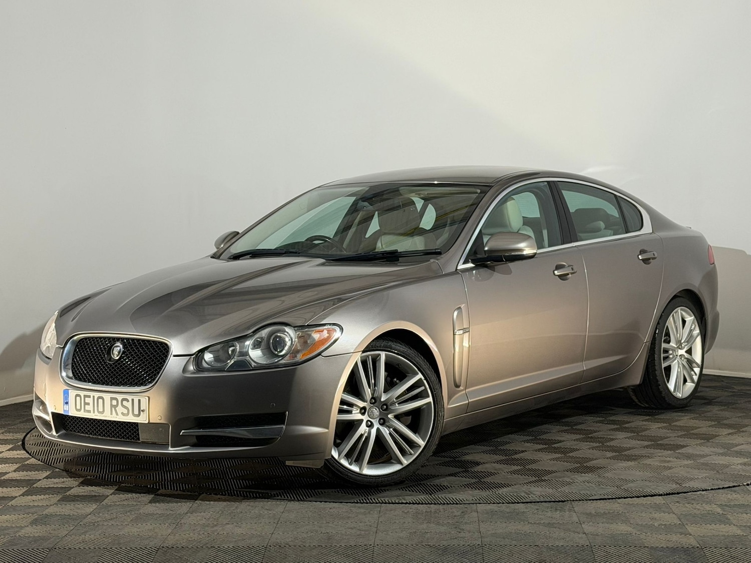 Used Jaguar XF 2010 for sale - 76297247: Photo 3