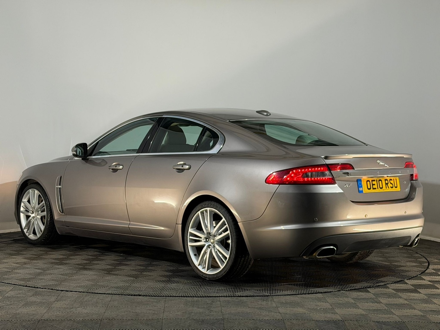 Used Jaguar XF 2010 for sale - 76297247: Photo 9