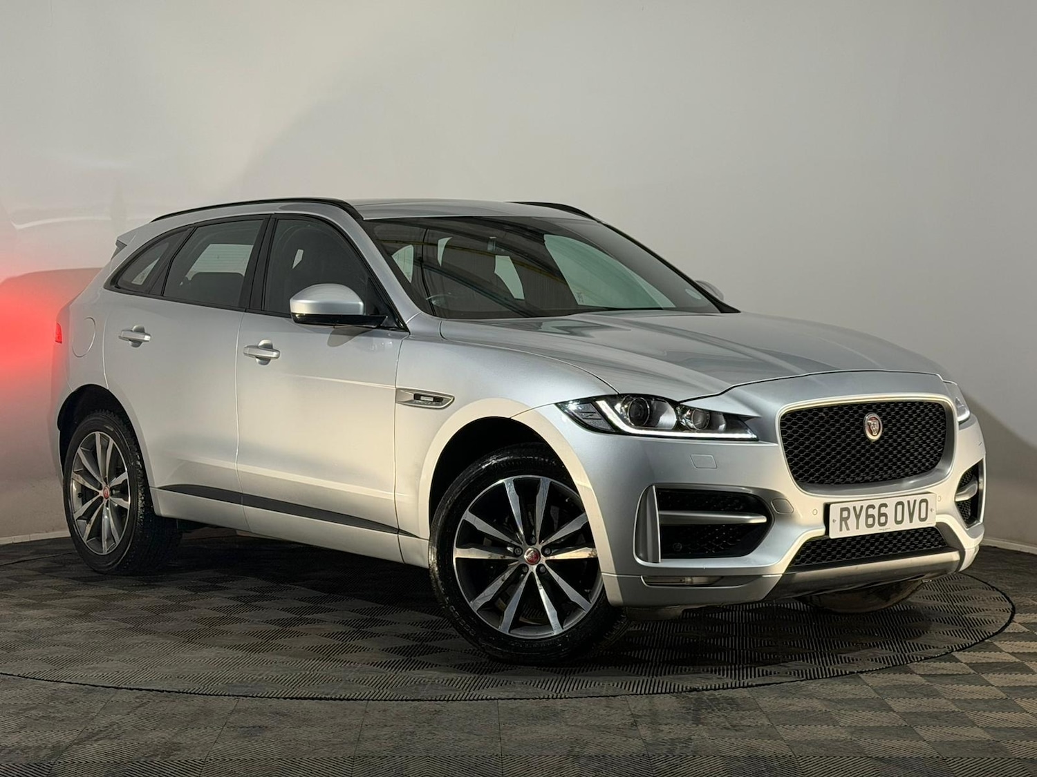 Used Jaguar F-Pace 2016 for sale - 76840749: Photo 1