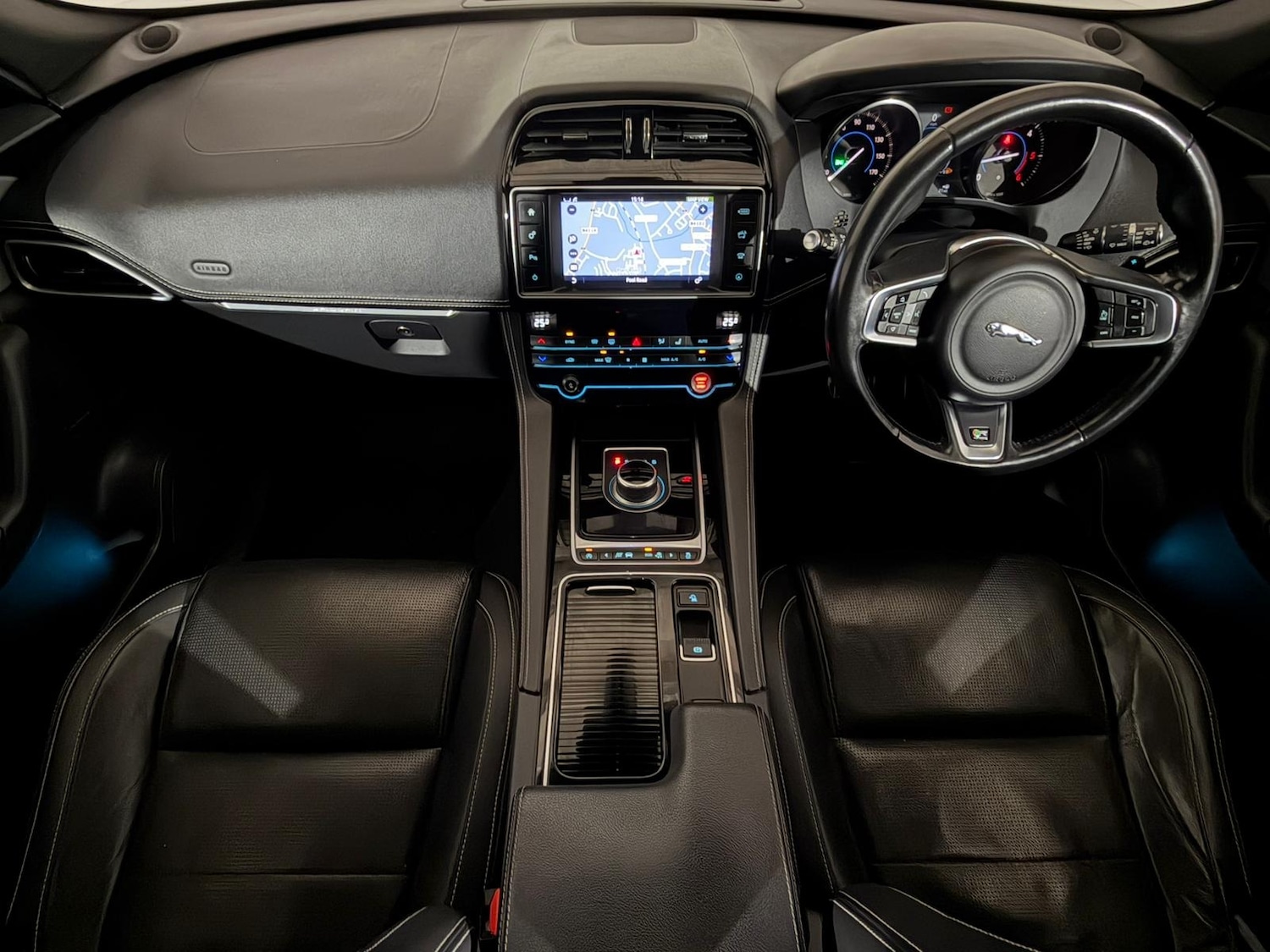 Used Jaguar F-Pace 2016 for sale - 76840749: Photo 11