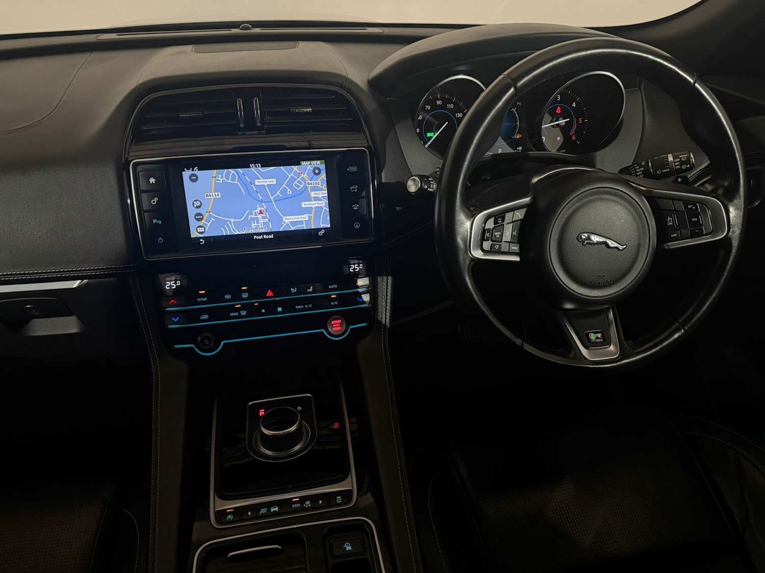 Used Jaguar F-Pace 2016 for sale - 76840749: Photo 12