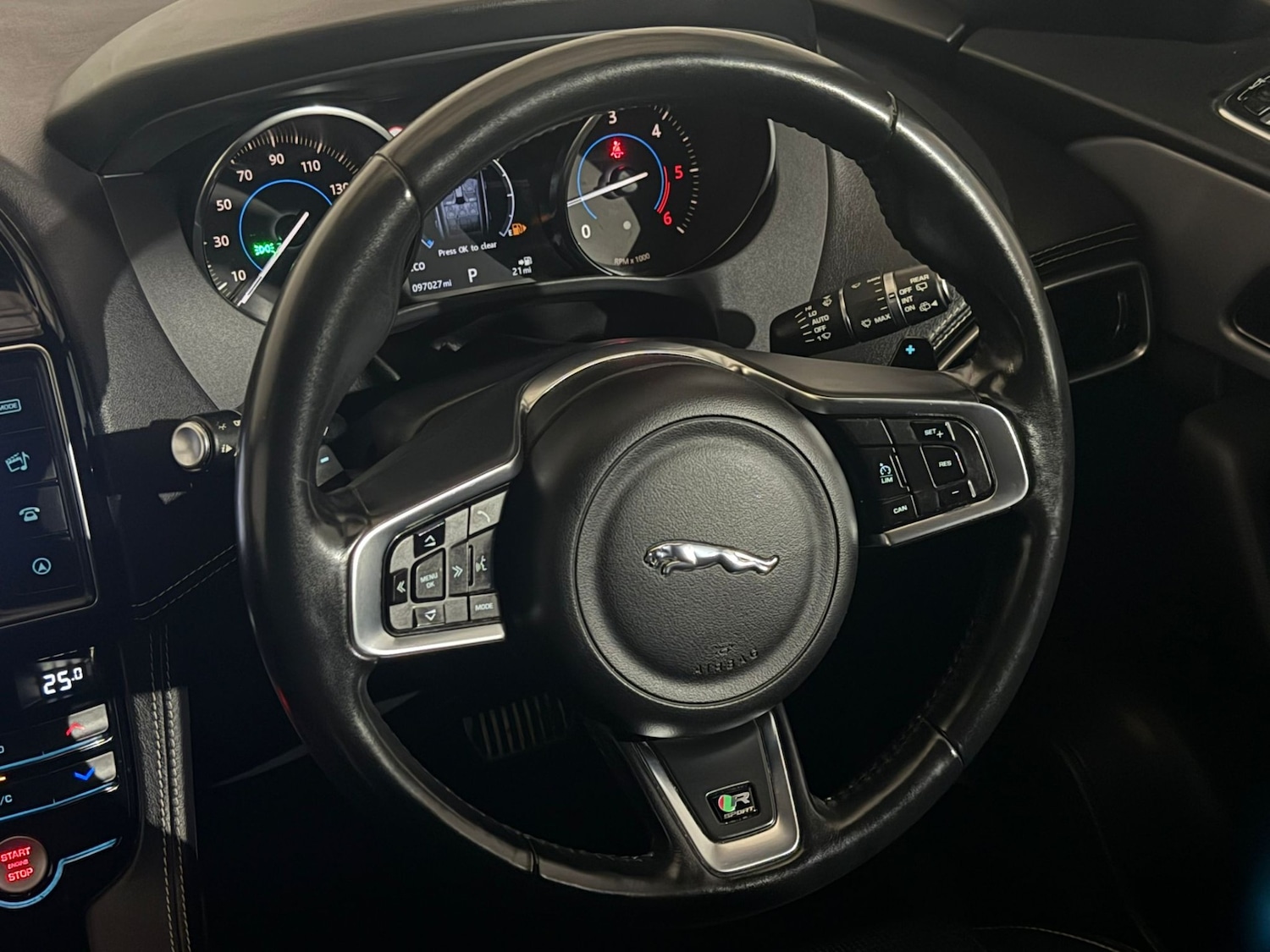 Used Jaguar F-Pace 2016 for sale - 76840749: Photo 13