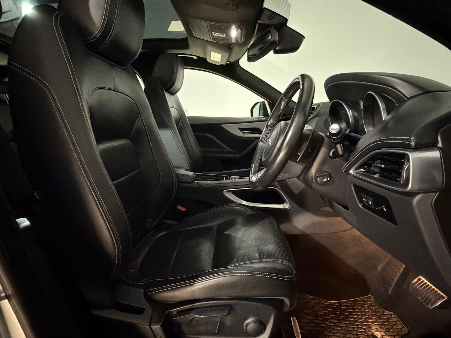 Used Jaguar F-Pace 2016 for sale - 76840749: Photo 16