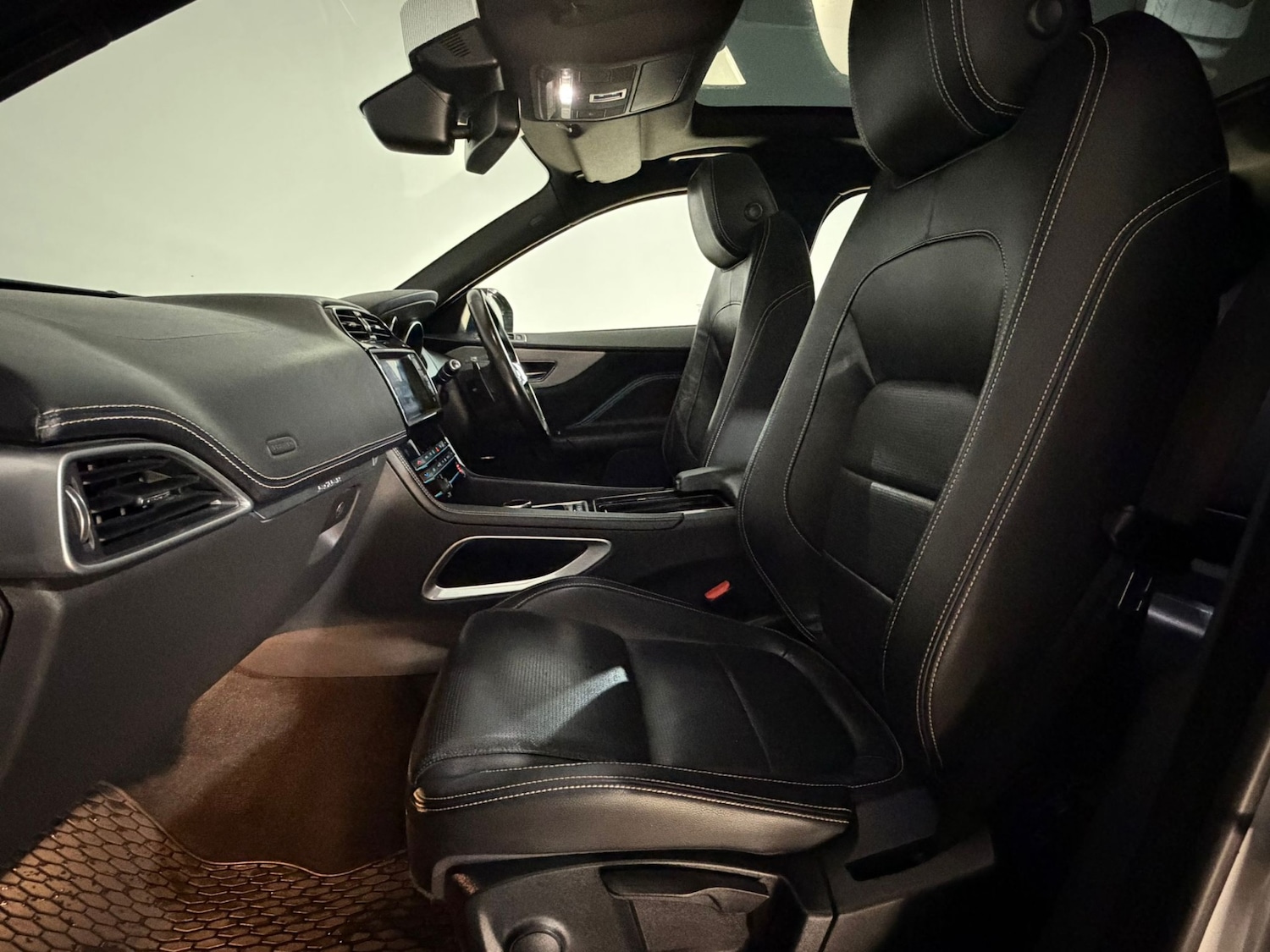 Used Jaguar F-Pace 2016 for sale - 76840749: Photo 17