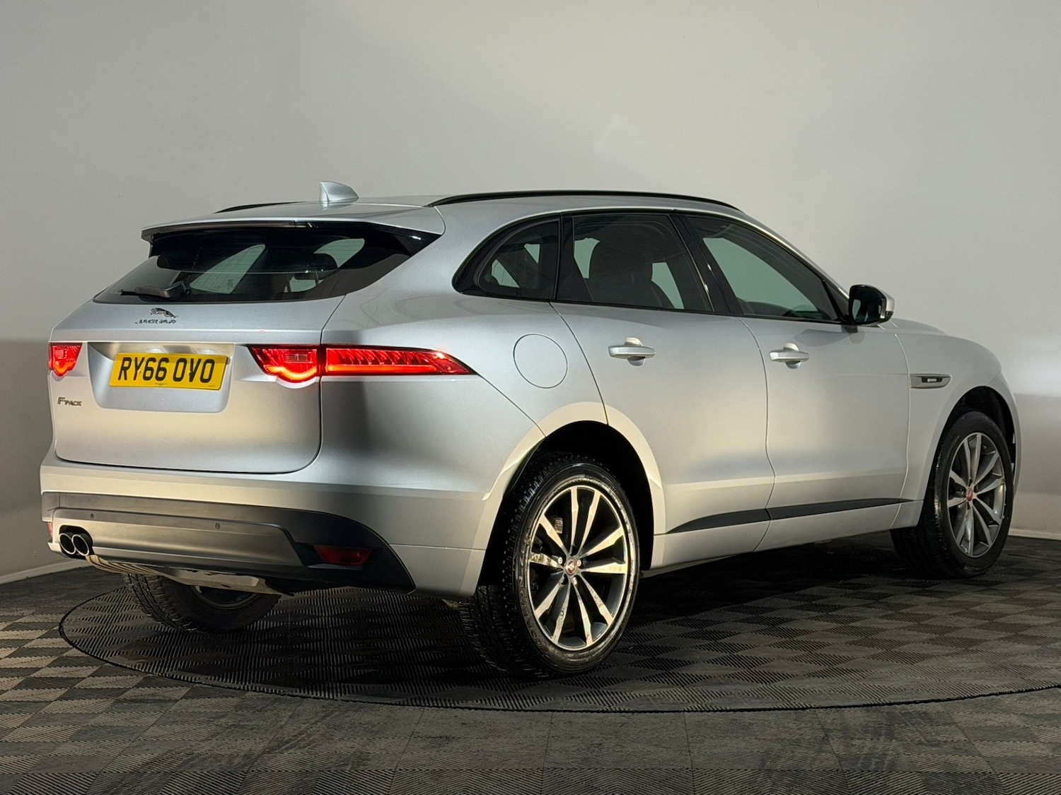Used Jaguar F-Pace 2016 for sale - 76840749: Photo 6