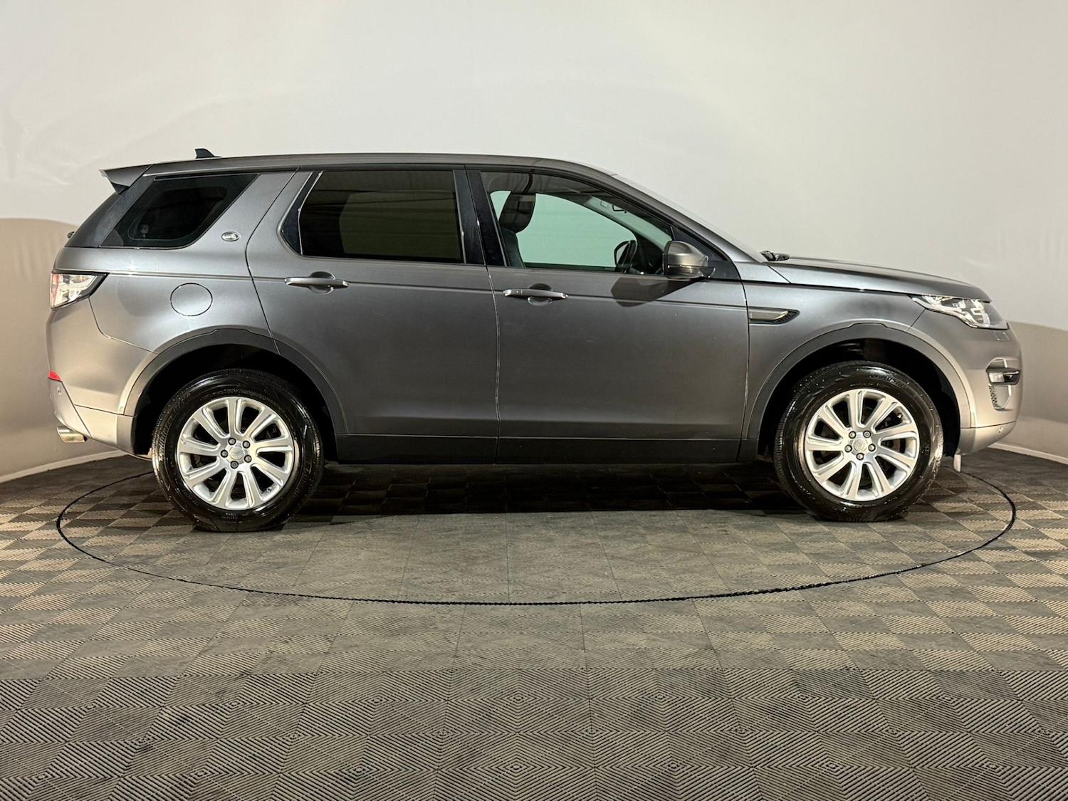 Used Land Rover Discovery Sport 2015 for sale - 77706814: Photo 4