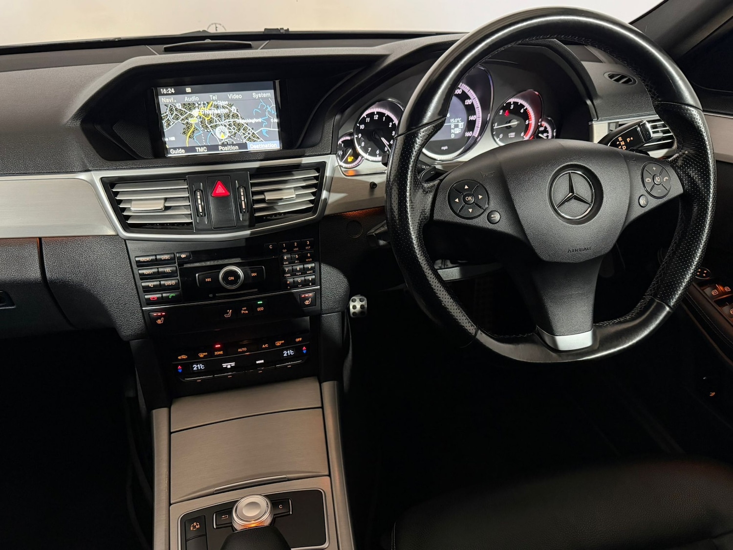 Used Mercedes-Benz E Class 2011 for sale - 78136978: Photo 11