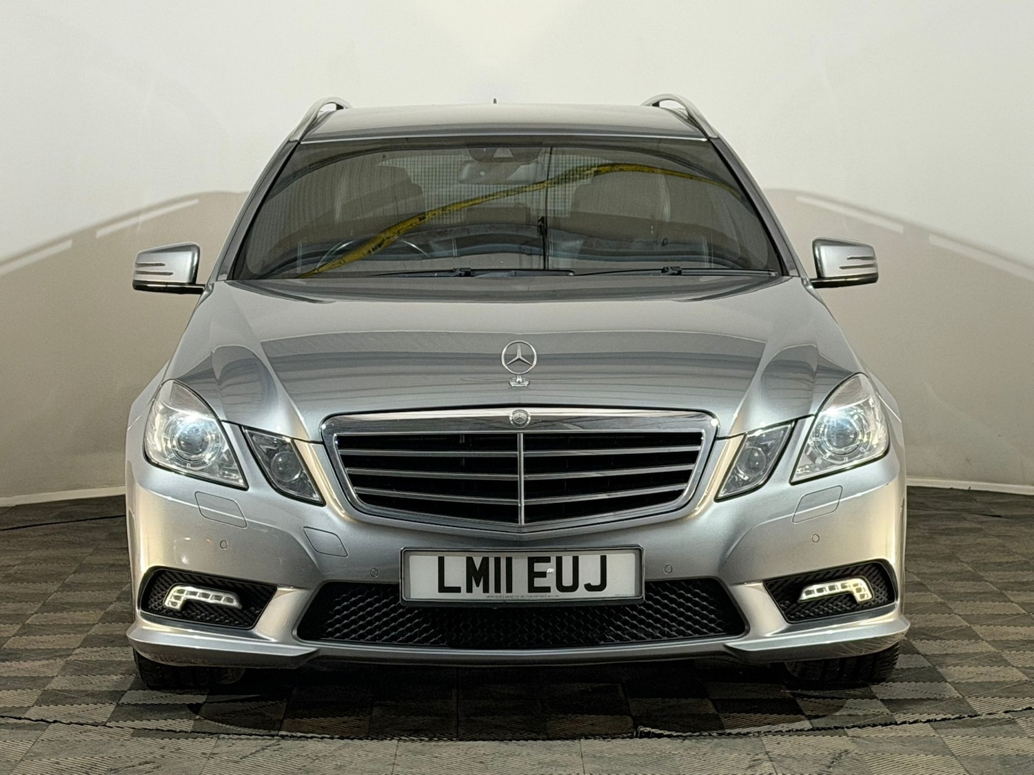 Used Mercedes-Benz E Class 2011 for sale - 78136978: Photo 2