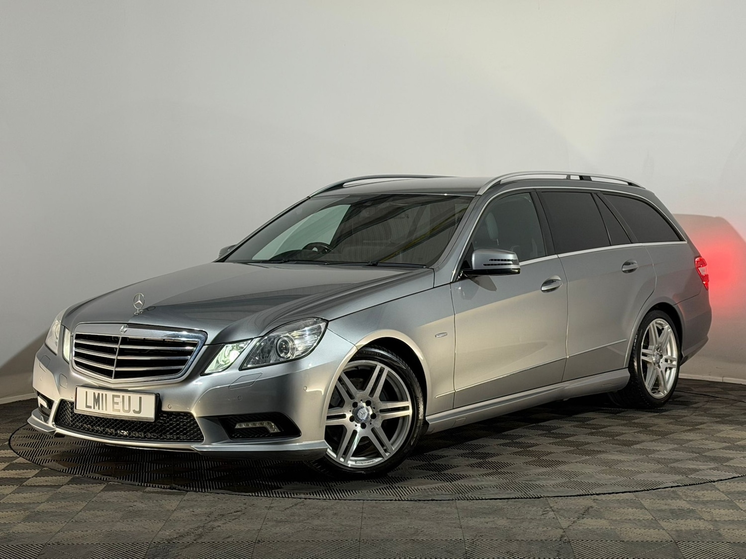 Used Mercedes-Benz E Class 2011 for sale - 78136978: Photo 3