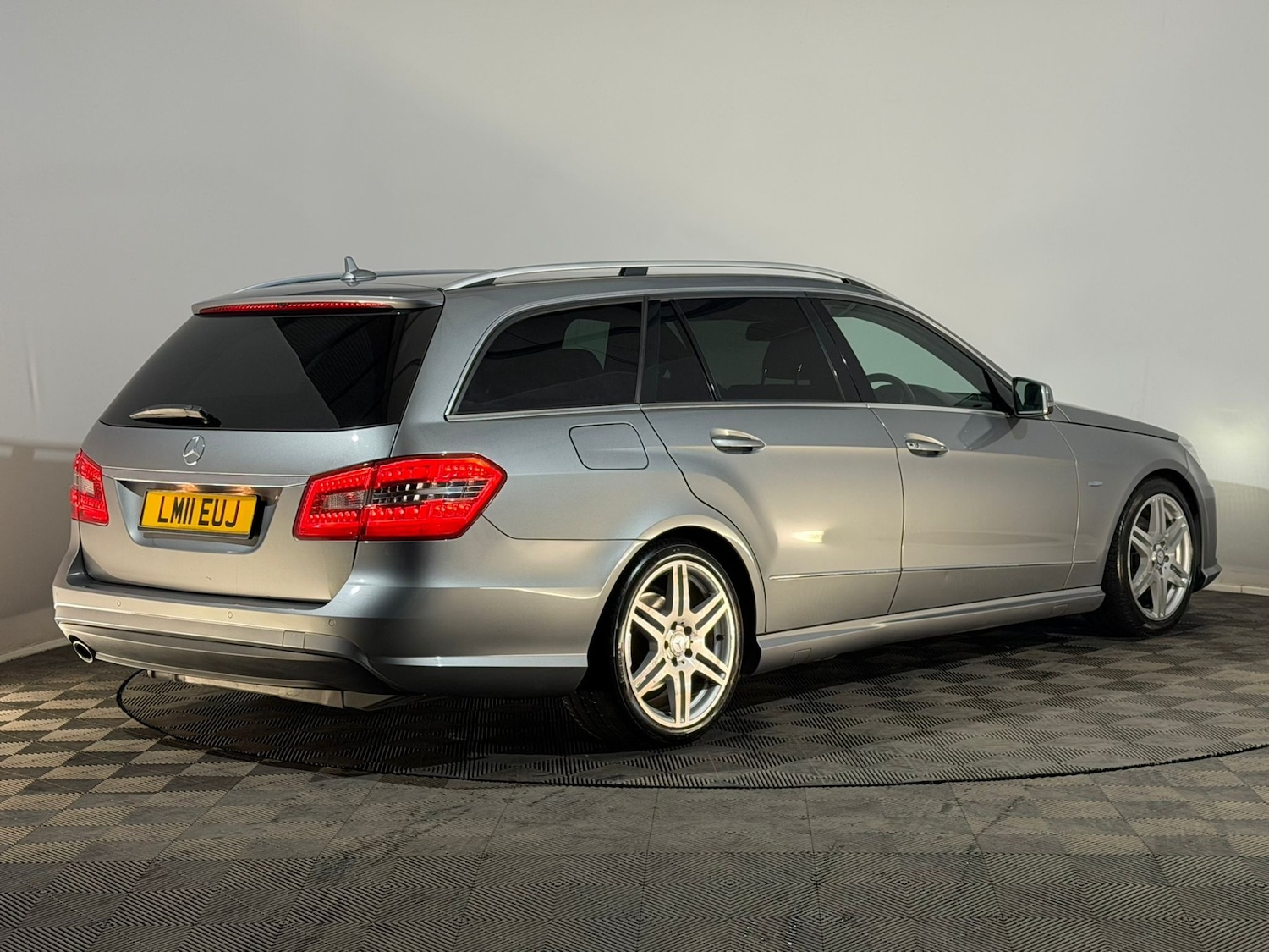 Used Mercedes-Benz E Class 2011 for sale - 78136978: Photo 6