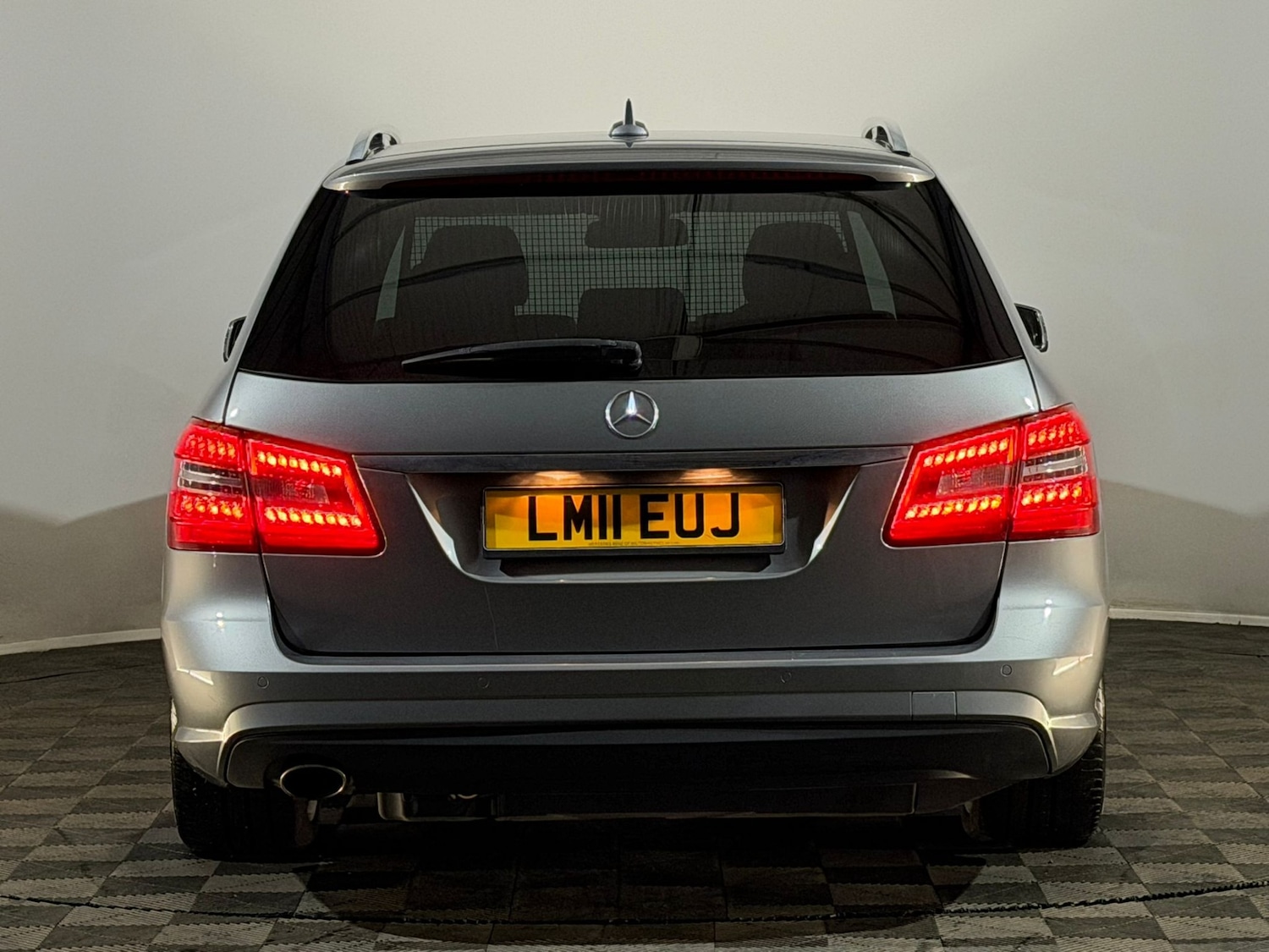 Used Mercedes-Benz E Class 2011 for sale - 78136978: Photo 7