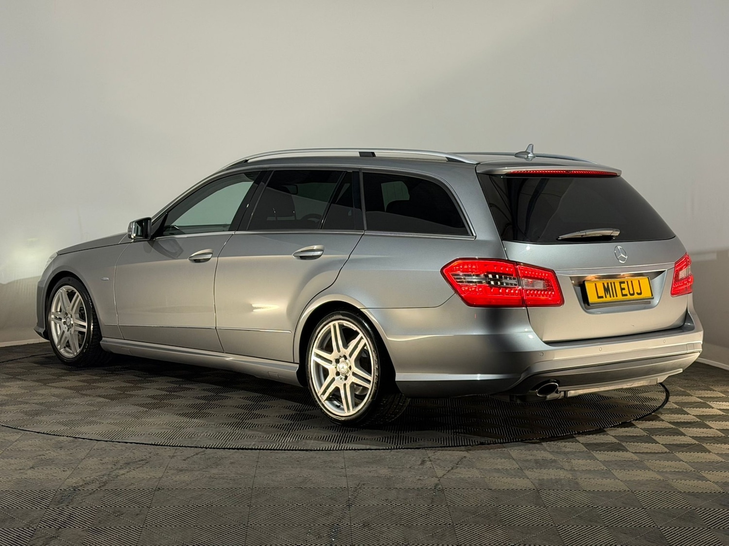 Used Mercedes-Benz E Class 2011 for sale - 78136978: Photo 9