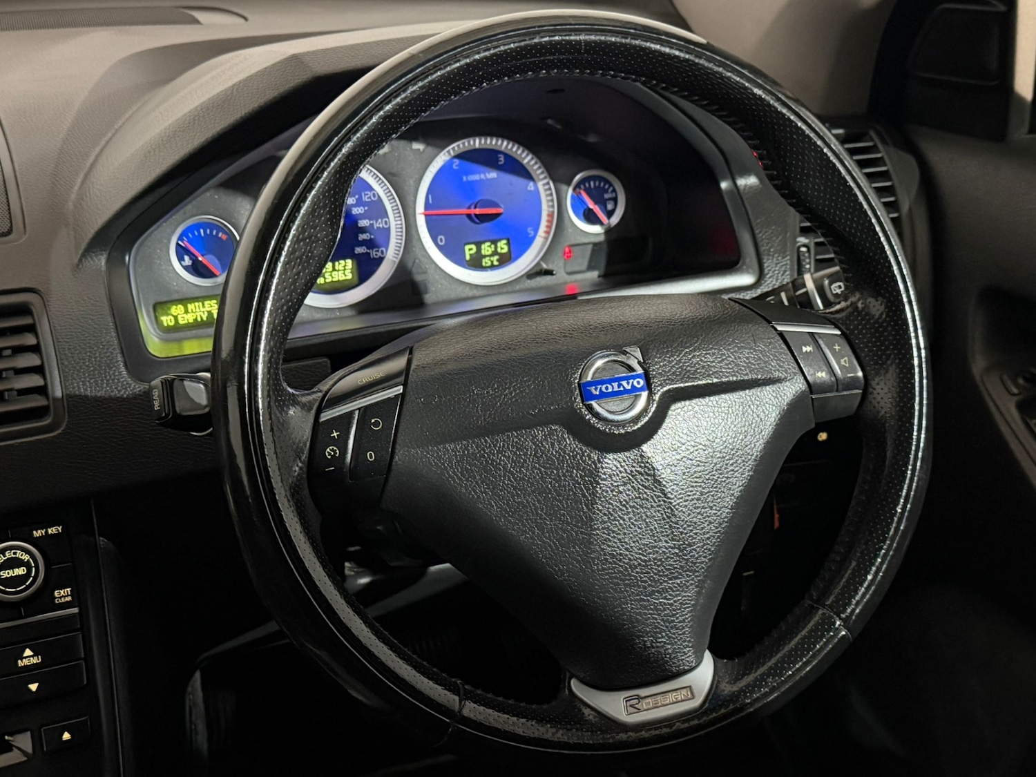 Used Volvo XC90 2011 for sale - 76129129: Photo 13