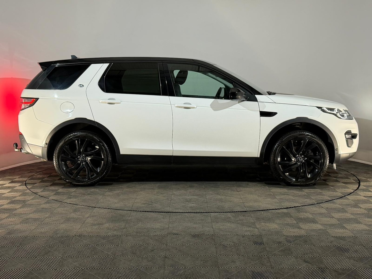 Used Land Rover Discovery Sport 2016 for sale - 76372591: Photo 4