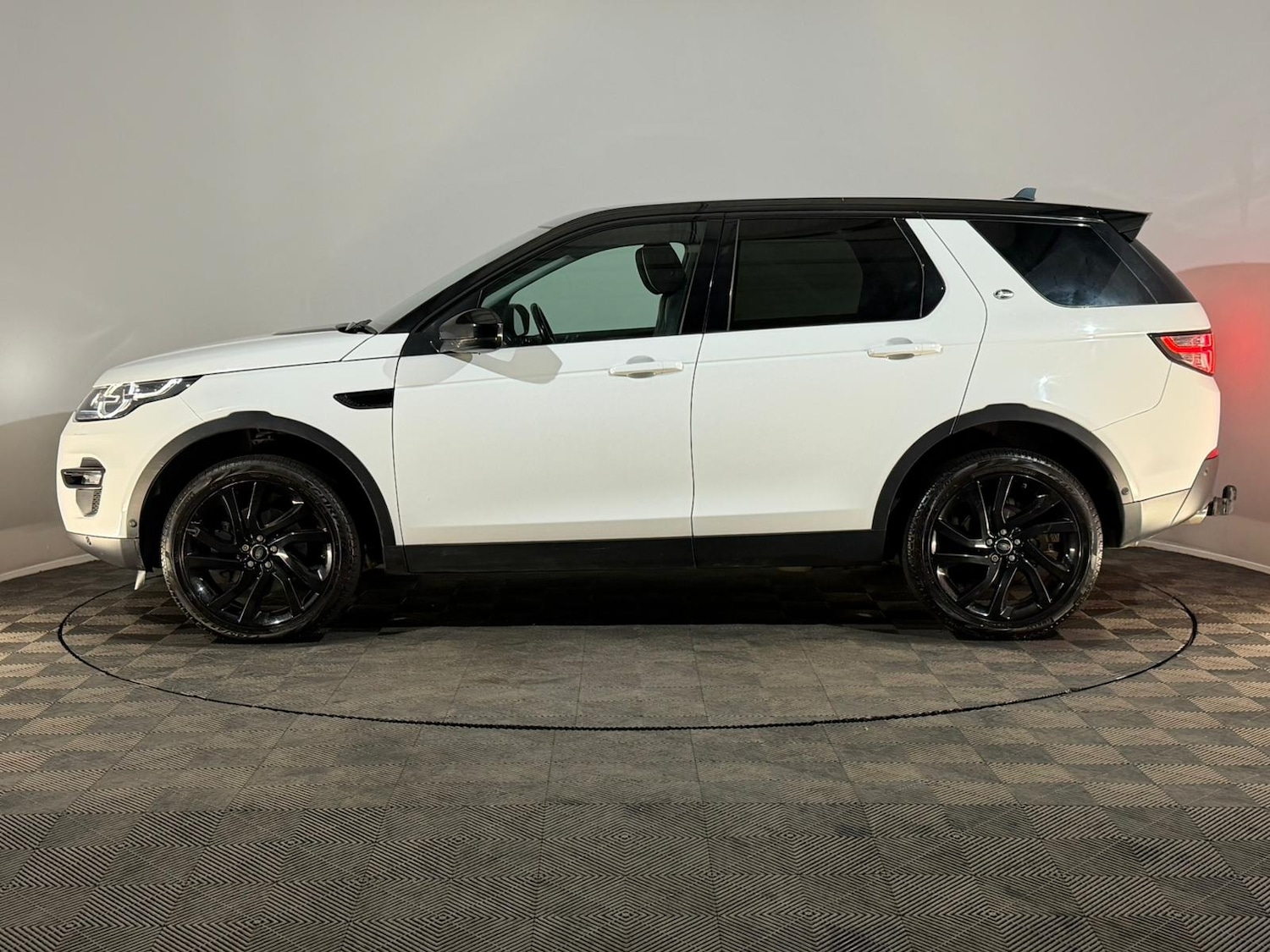 Used Land Rover Discovery Sport 2016 for sale - 76372591: Photo 5