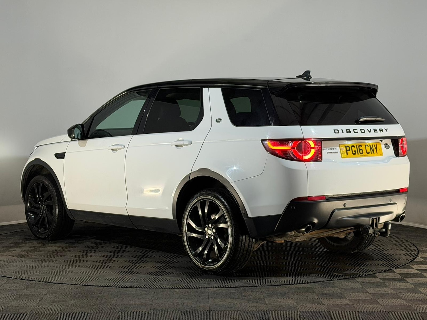 Used Land Rover Discovery Sport 2016 for sale - 76372591: Photo 9