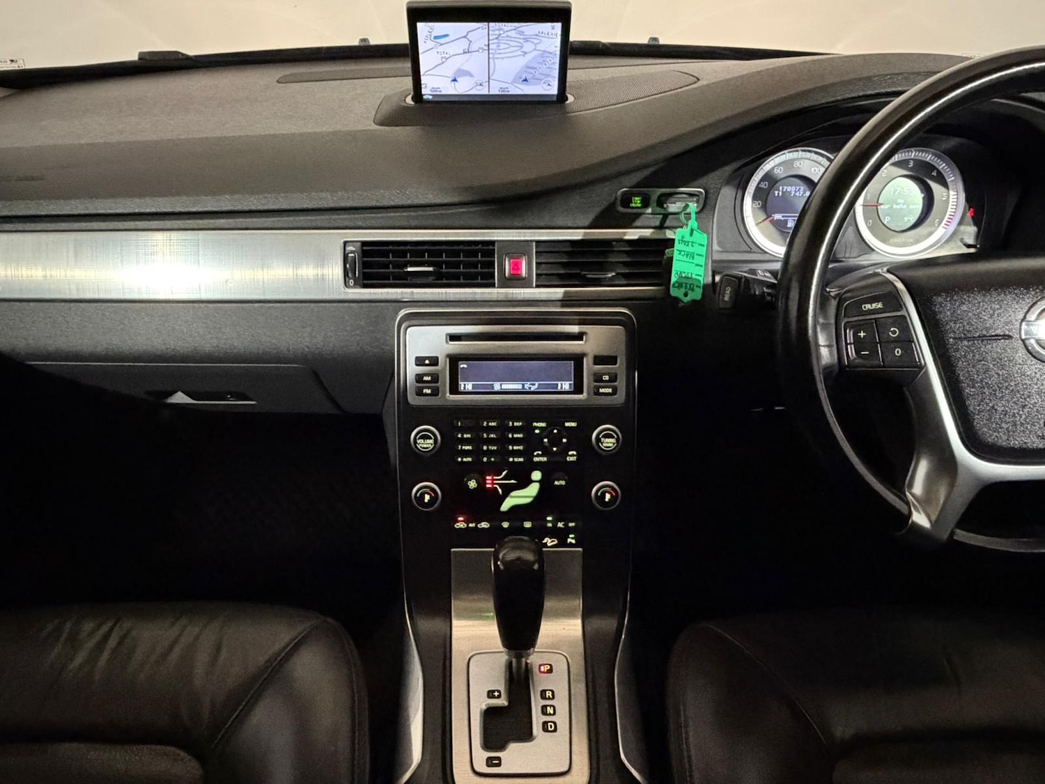 Used Volvo XC70 2011 for sale - 76365234: Photo 14