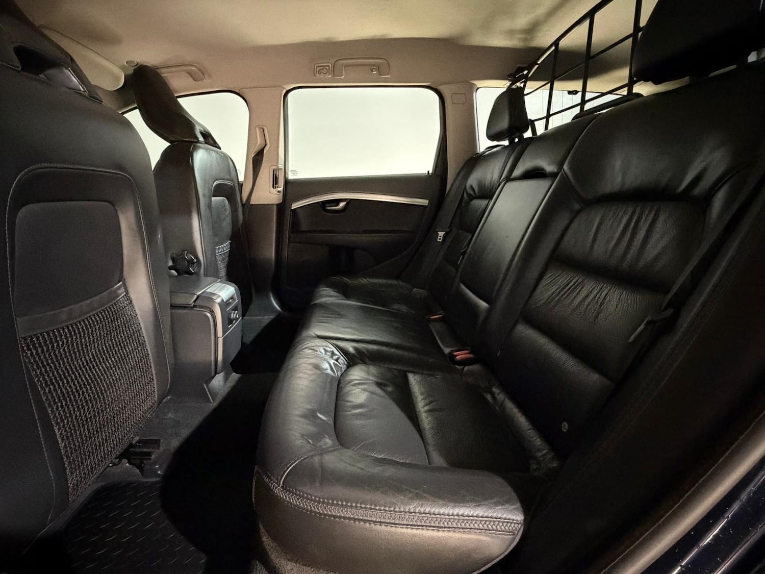 Used Volvo XC70 2011 for sale - 76365234: Photo 19