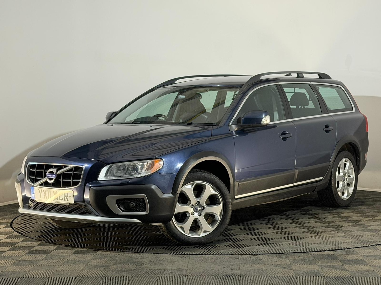 Used Volvo XC70 2011 for sale - 76365234: Photo 3