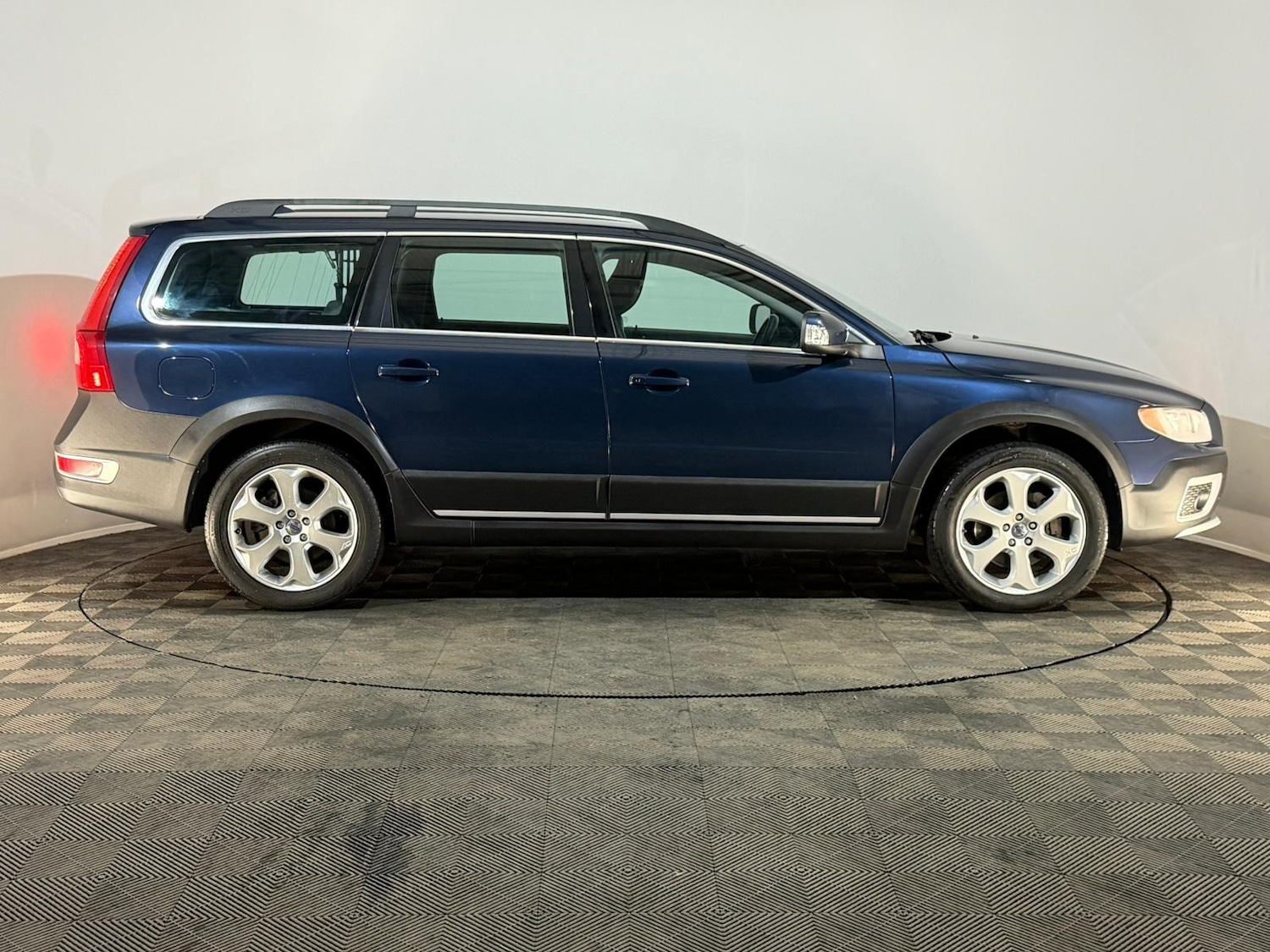 Used Volvo XC70 2011 for sale - 76365234: Photo 4