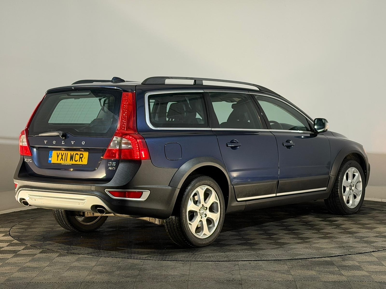 Used Volvo XC70 2011 for sale - 76365234: Photo 6