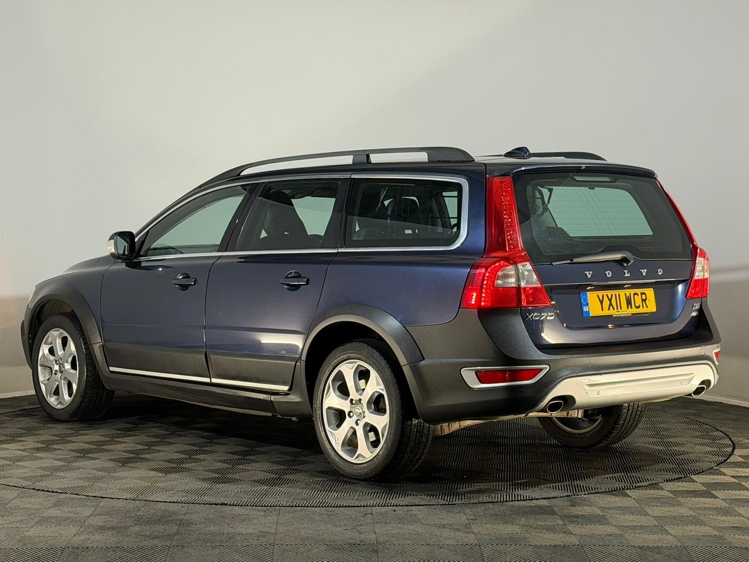 Used Volvo XC70 2011 for sale - 76365234: Photo 9