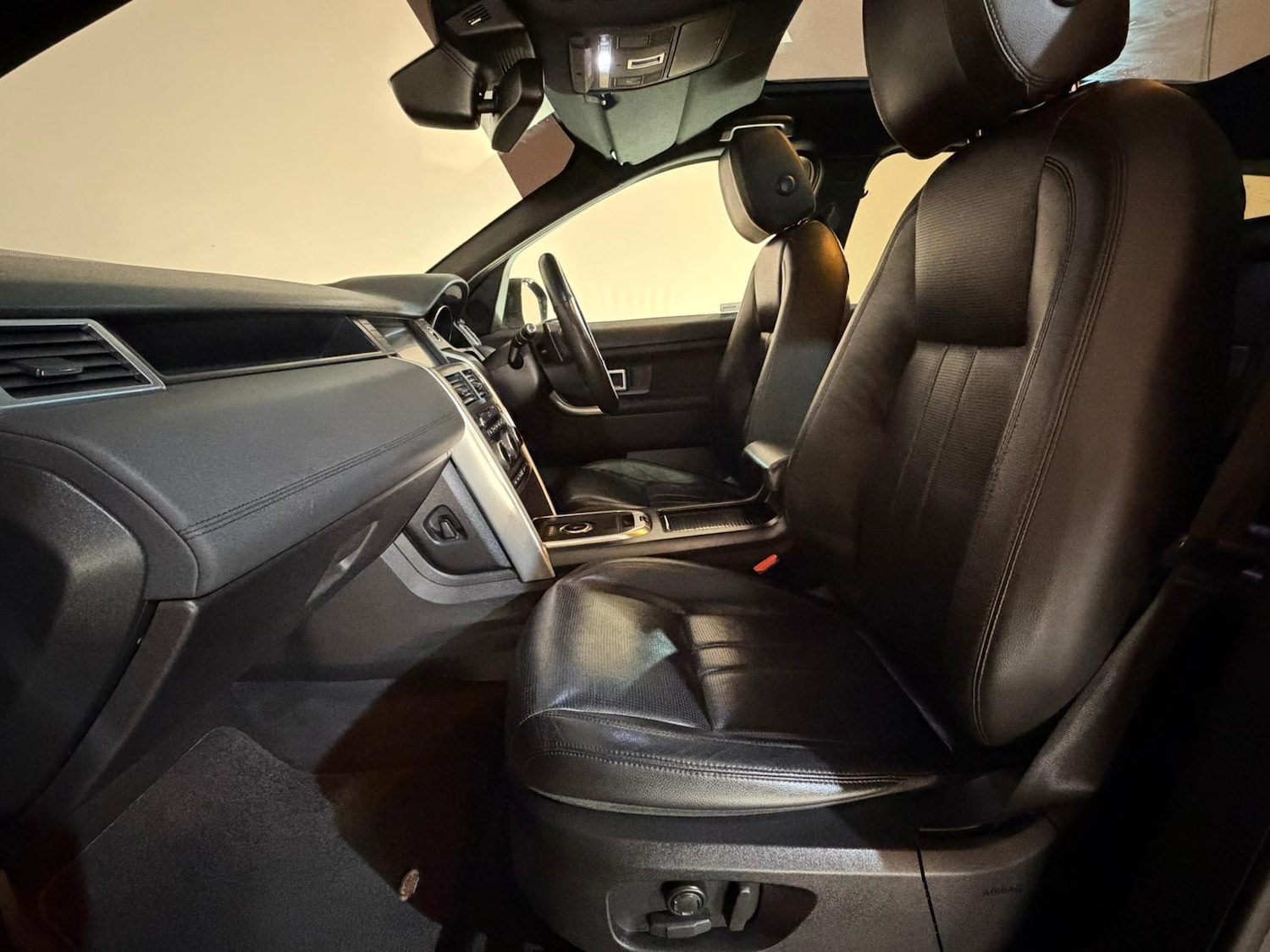 Used Land Rover Discovery Sport 2016 for sale - 76987013: Photo 17