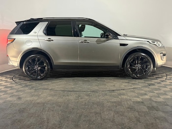 Used Land Rover Discovery Sport 2016 for sale - 76987013: Photo