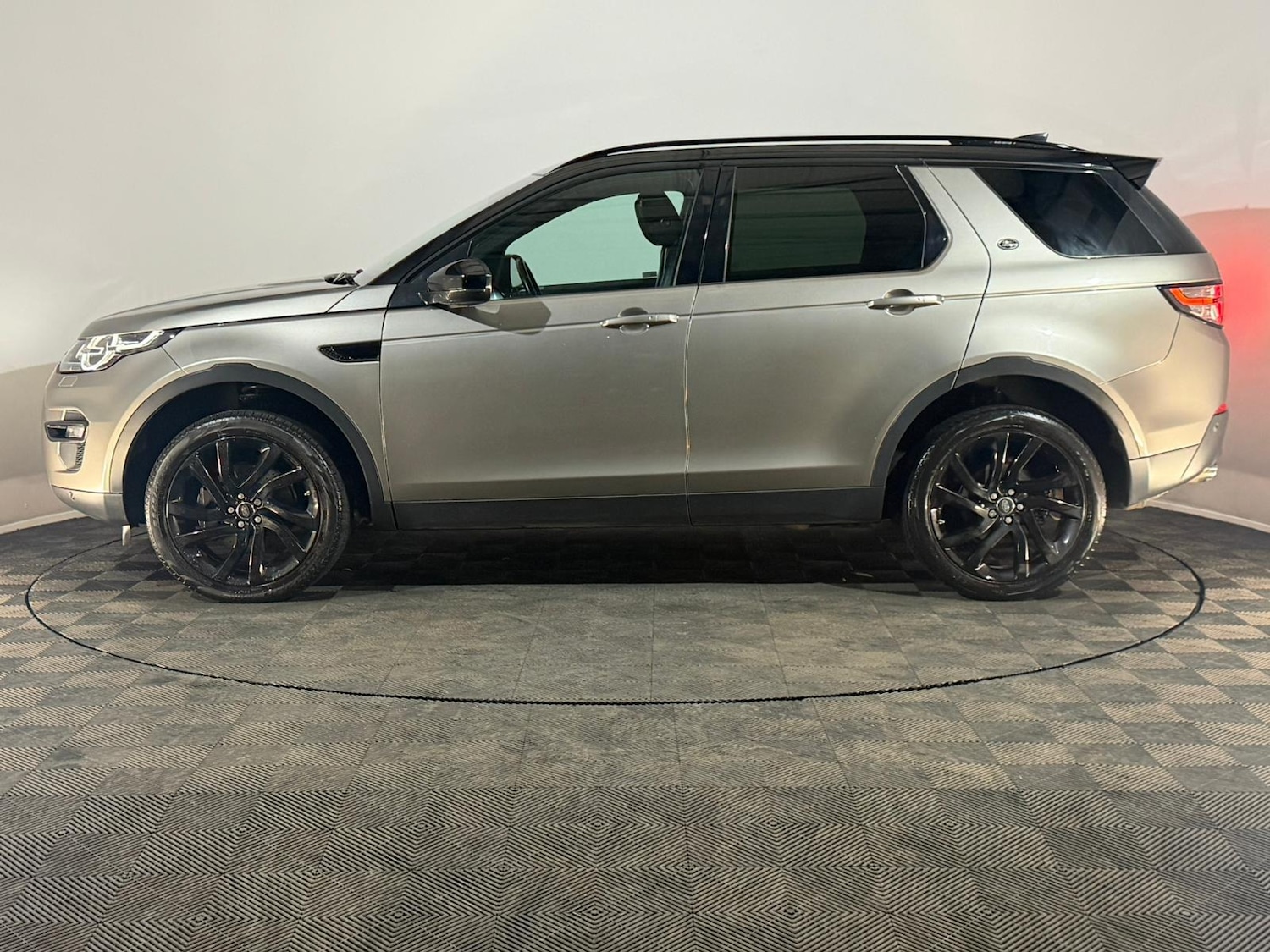 Used Land Rover Discovery Sport 2016 for sale - 76987013: Photo 5