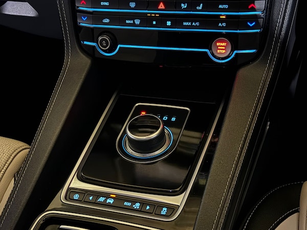Used Jaguar F-Pace 2017 for sale - 76247967: Photo 16