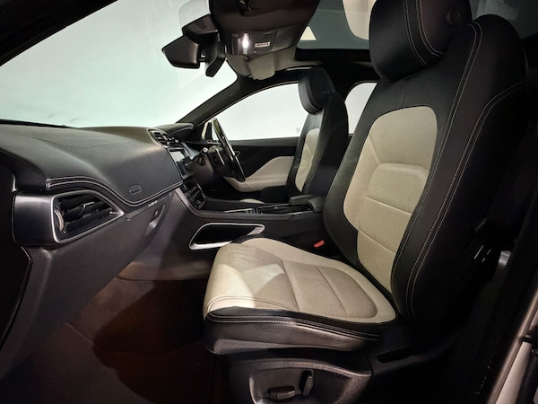 Used Jaguar F-Pace 2017 for sale - 76247967: Photo 18