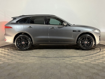 Used Jaguar F-Pace 2017 for sale - 76247967: Photo 4