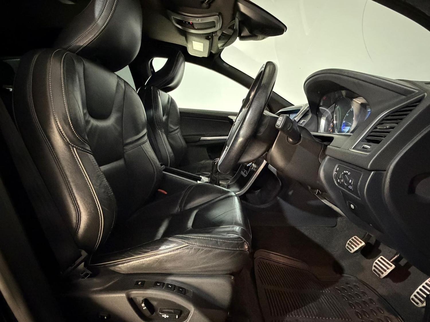 Used Volvo XC60 2015 for sale - 76826296: Photo 15