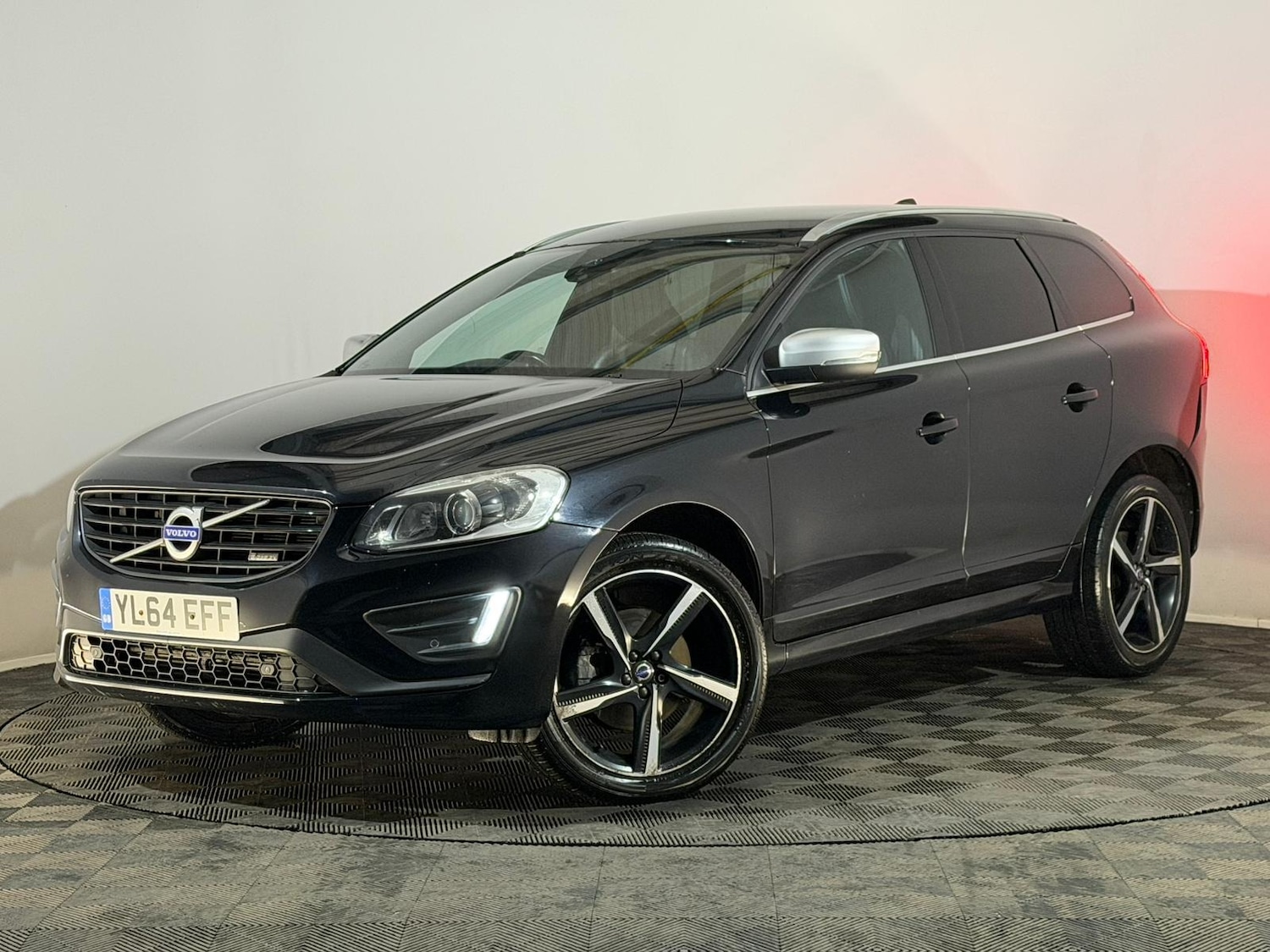 Used Volvo XC60 2015 for sale - 76826296: Photo 3