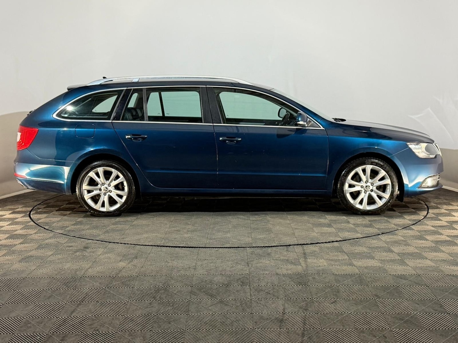 Used Skoda Superb 2014 for sale - 76803306: Photo 4