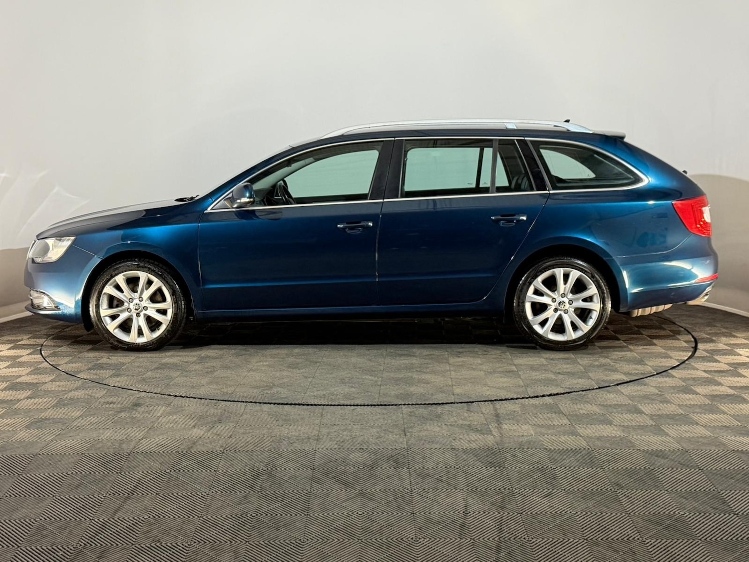 Used Skoda Superb 2014 for sale - 76803306: Photo 5