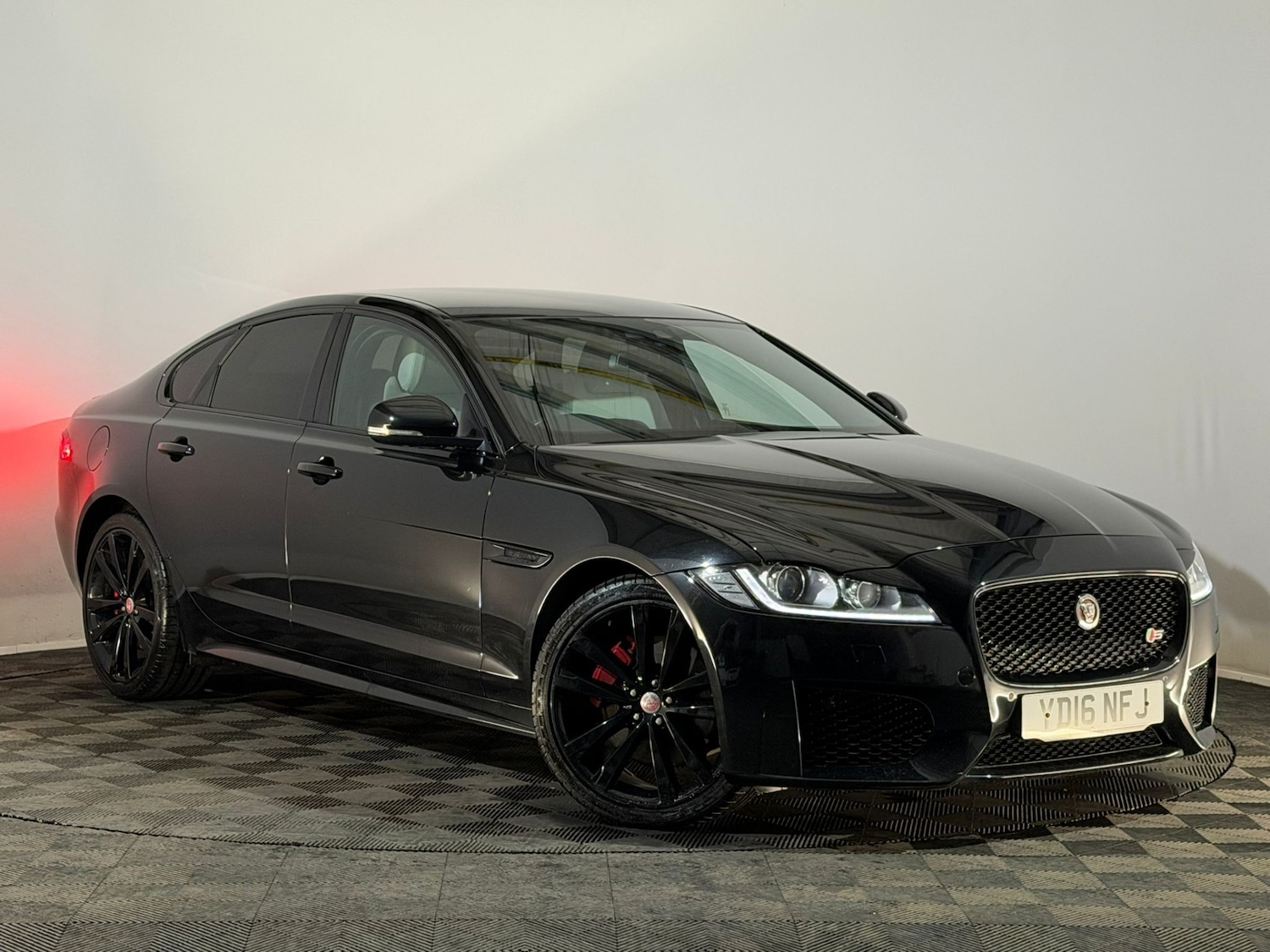 Used Jaguar XF 2016 for sale - 76438424: Photo 1