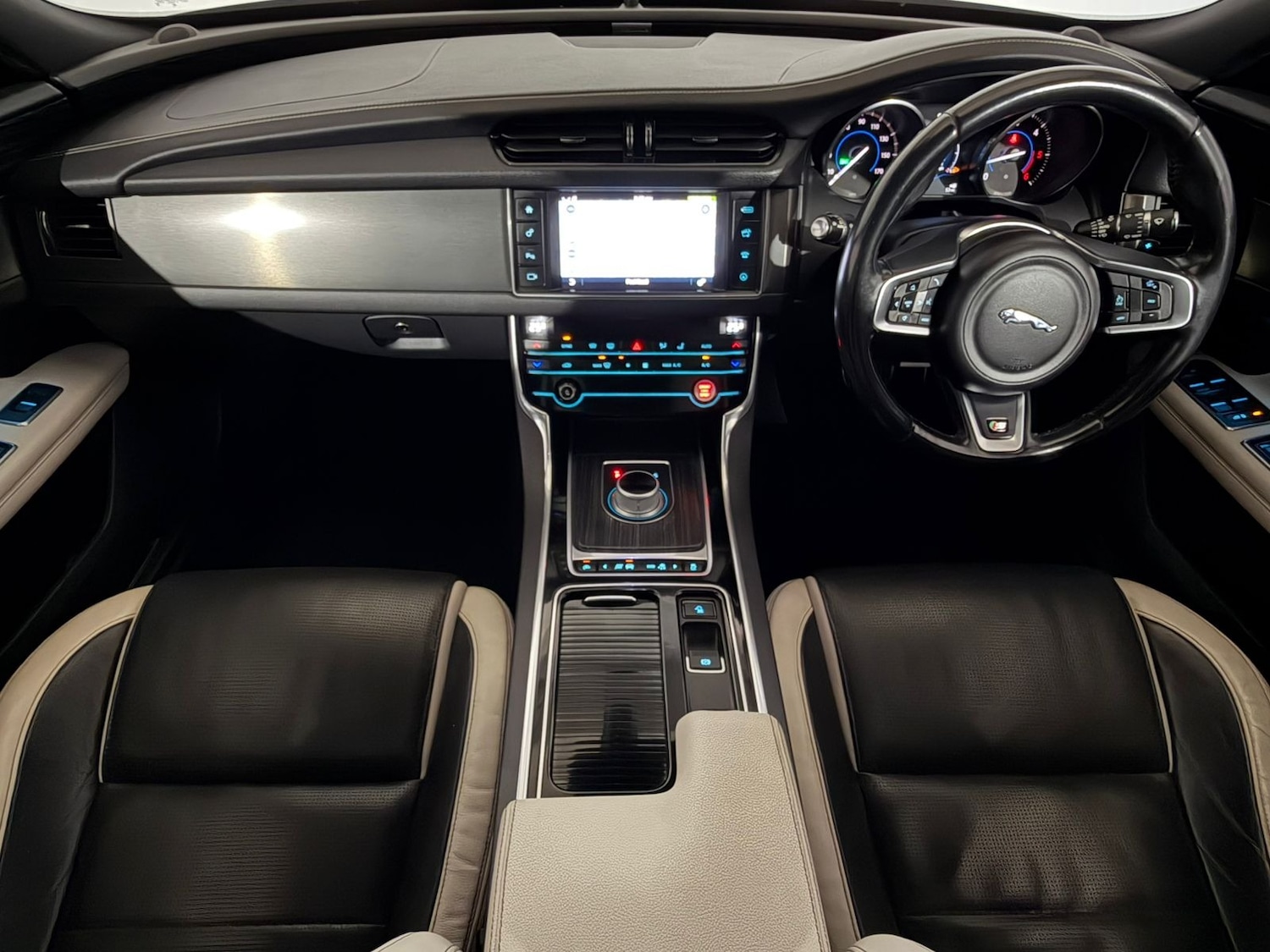 Used Jaguar XF 2016 for sale - 76438424: Photo 11