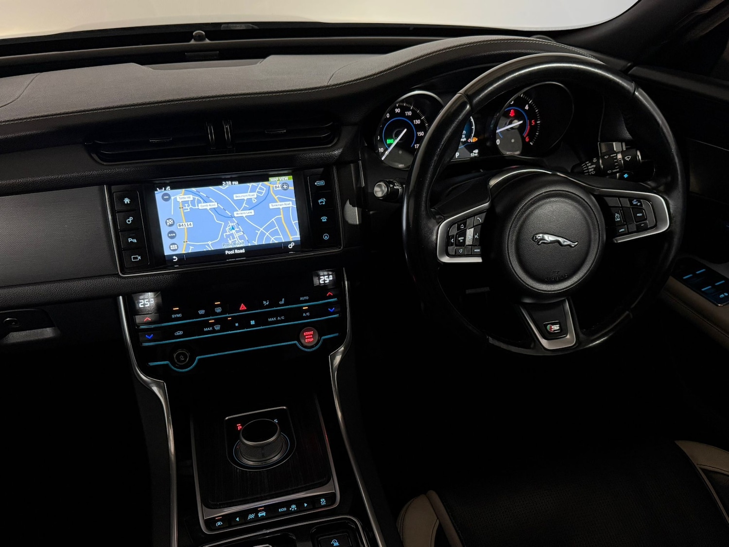 Used Jaguar XF 2016 for sale - 76438424: Photo 12