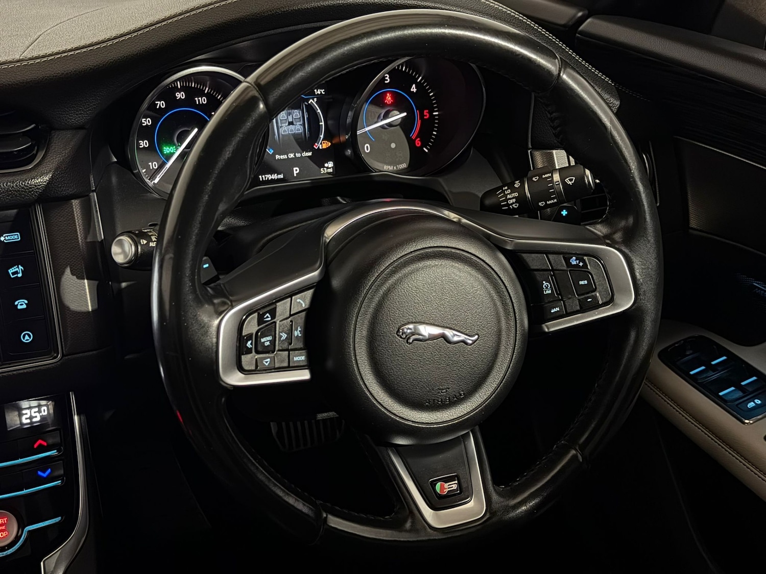 Used Jaguar XF 2016 for sale - 76438424: Photo 13