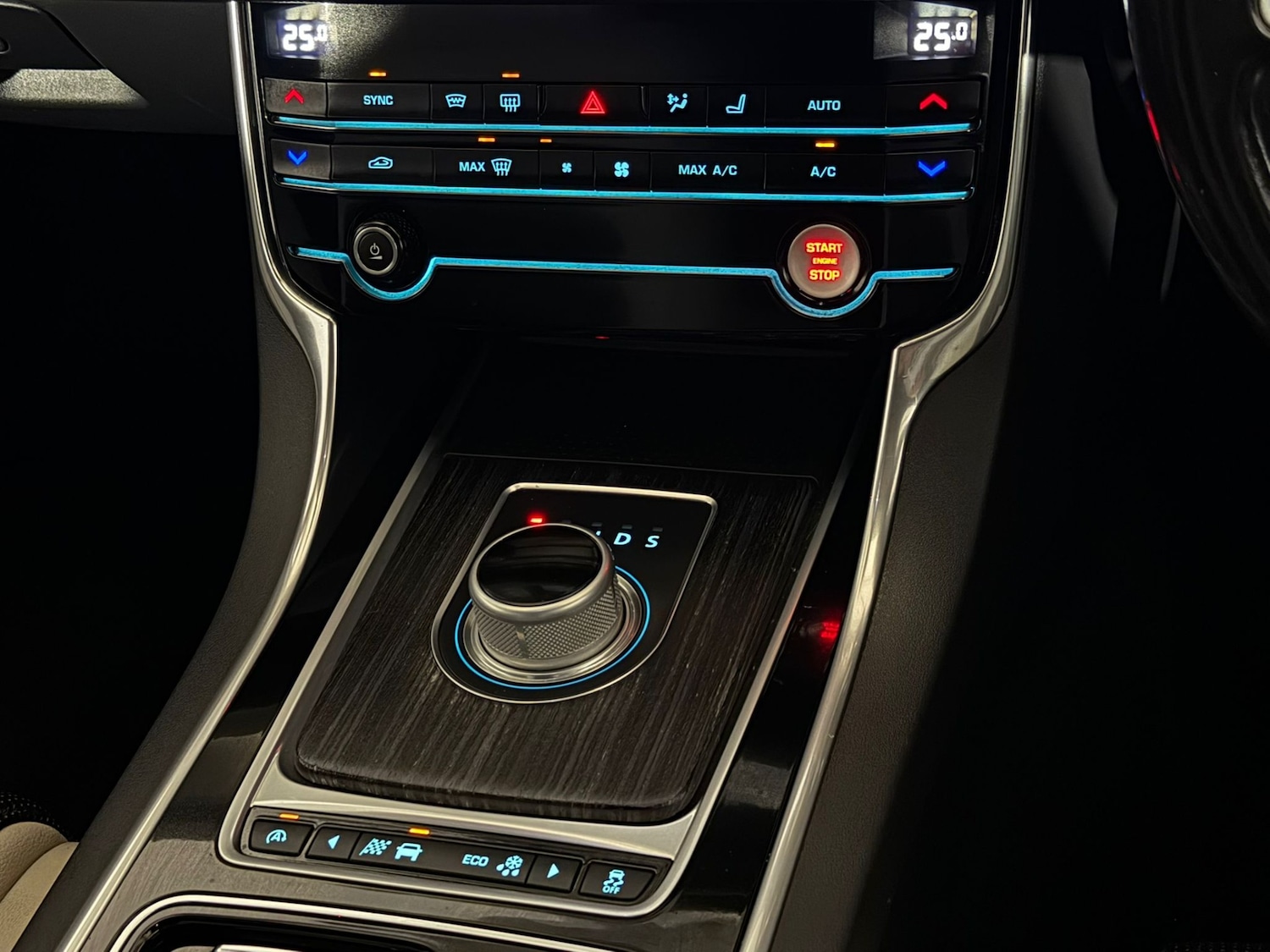 Used Jaguar XF 2016 for sale - 76438424: Photo 15