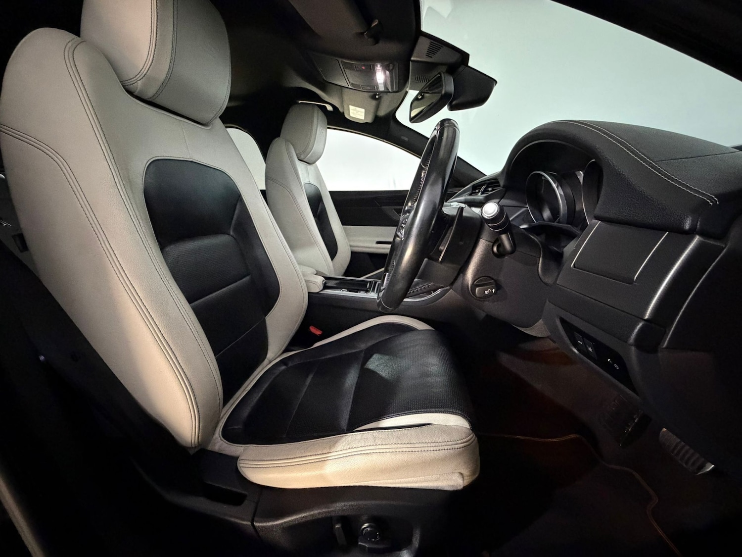 Used Jaguar XF 2016 for sale - 76438424: Photo 16