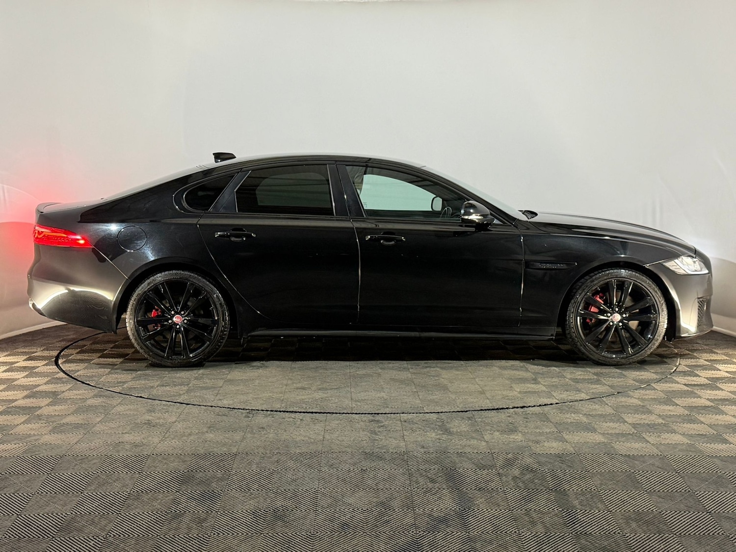 Used Jaguar XF 2016 for sale - 76438424: Photo 4