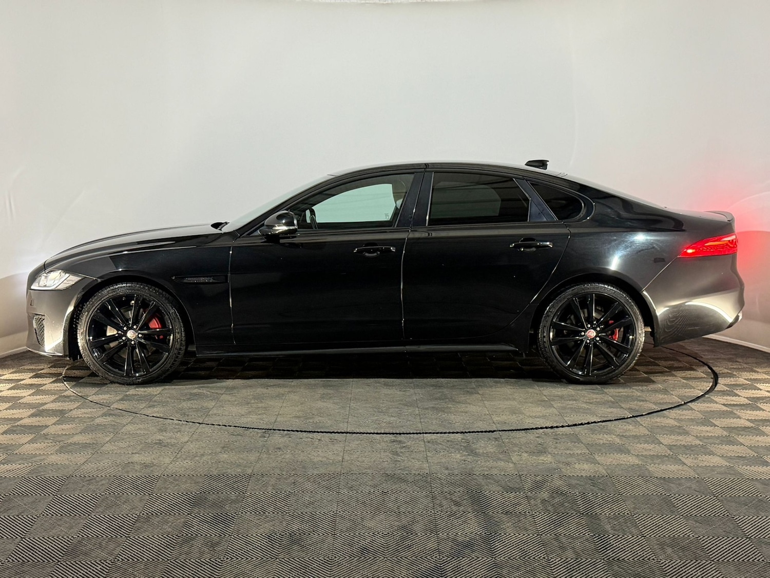 Used Jaguar XF 2016 for sale - 76438424: Photo 5